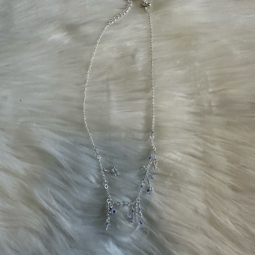 🩷5/$10 Elegant Silver and Blue Necklace